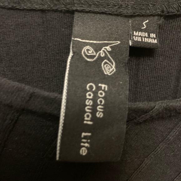 FOCUS Ribbed Pocket Top - Black - Picture 3 of 7